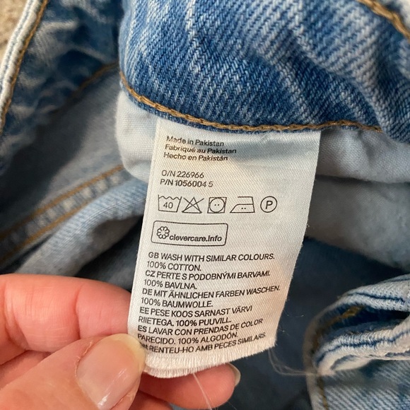 H&M distressed mom jeans - Picture 4 of 4